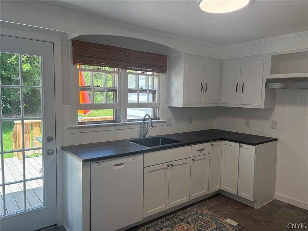 240 Ferncliff Ave - Photo 2 of 10