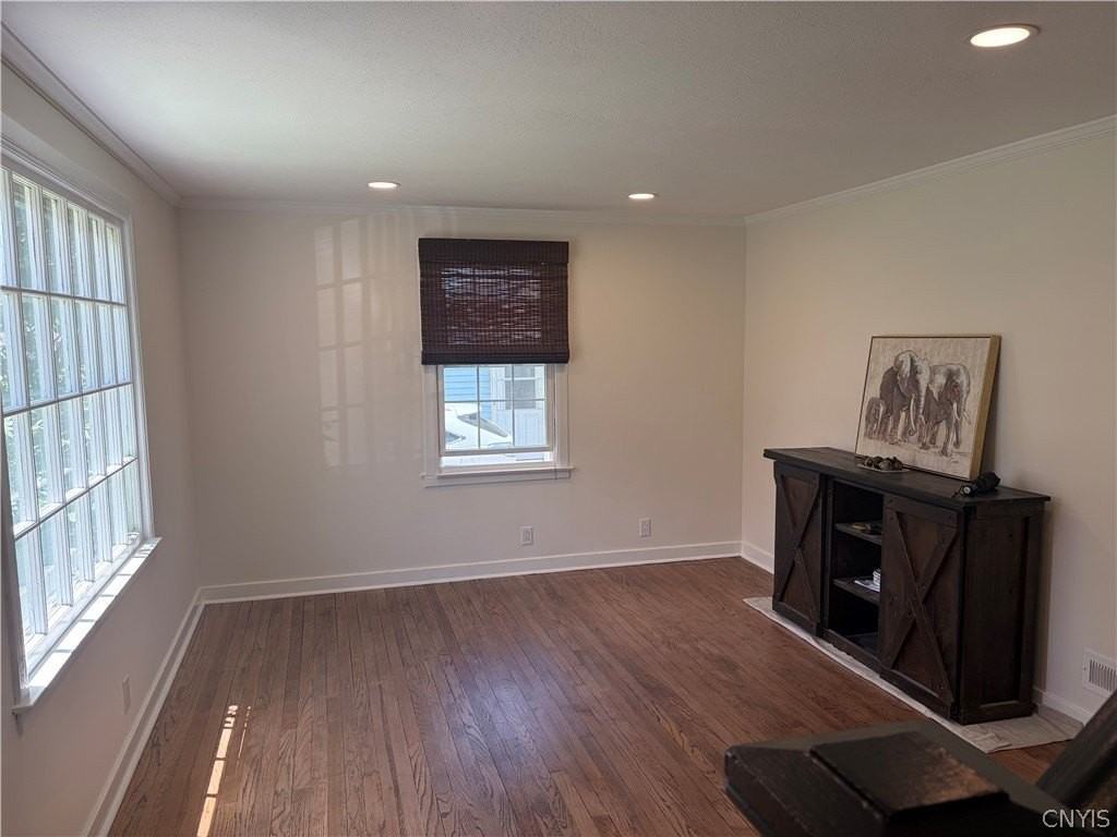 240 Ferncliff Ave - Photo 4 of 10