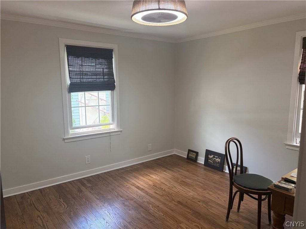 240 Ferncliff Ave - Photo 6 of 10