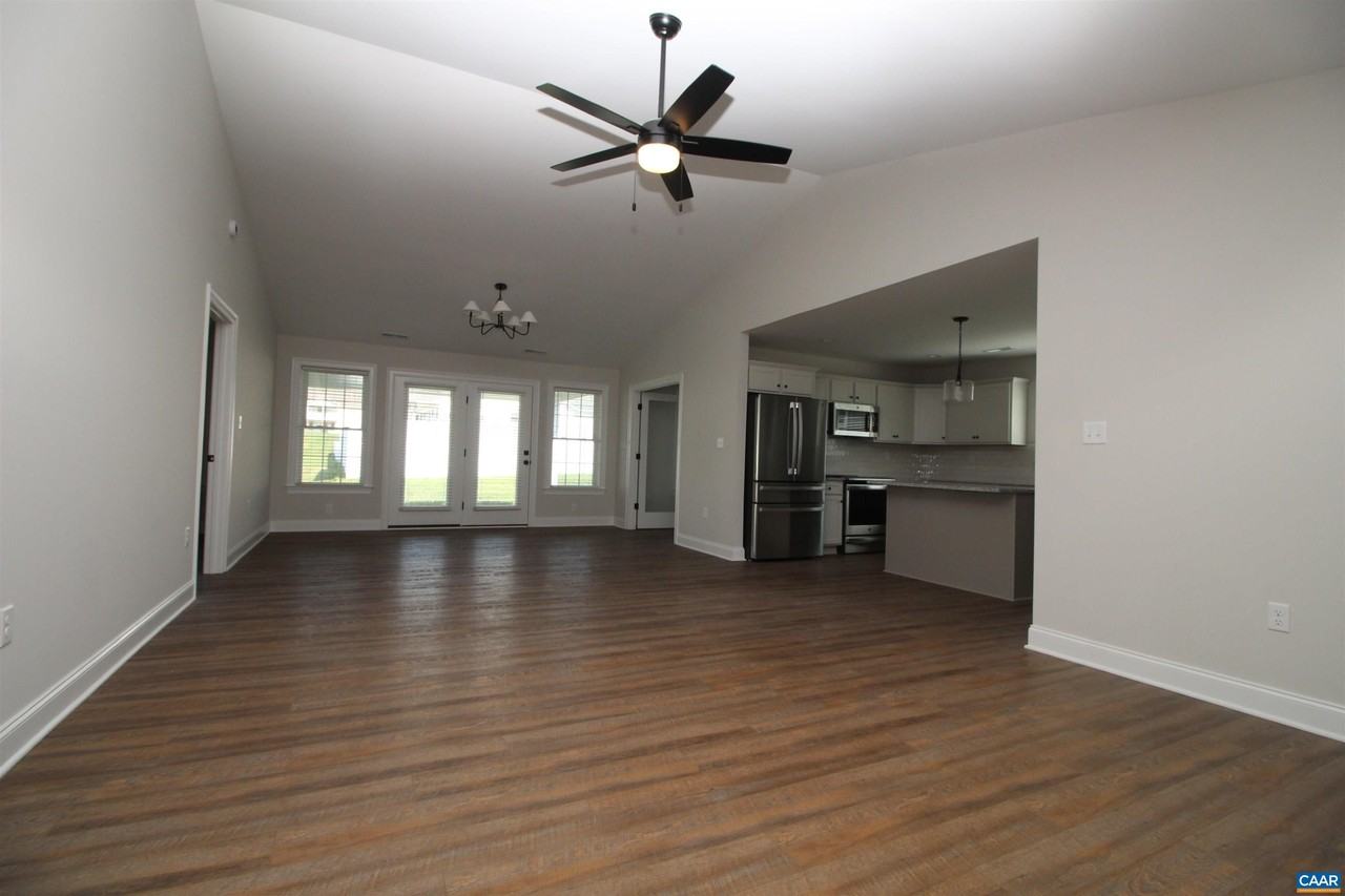 179 Langley Dr - Photo 3 of 15