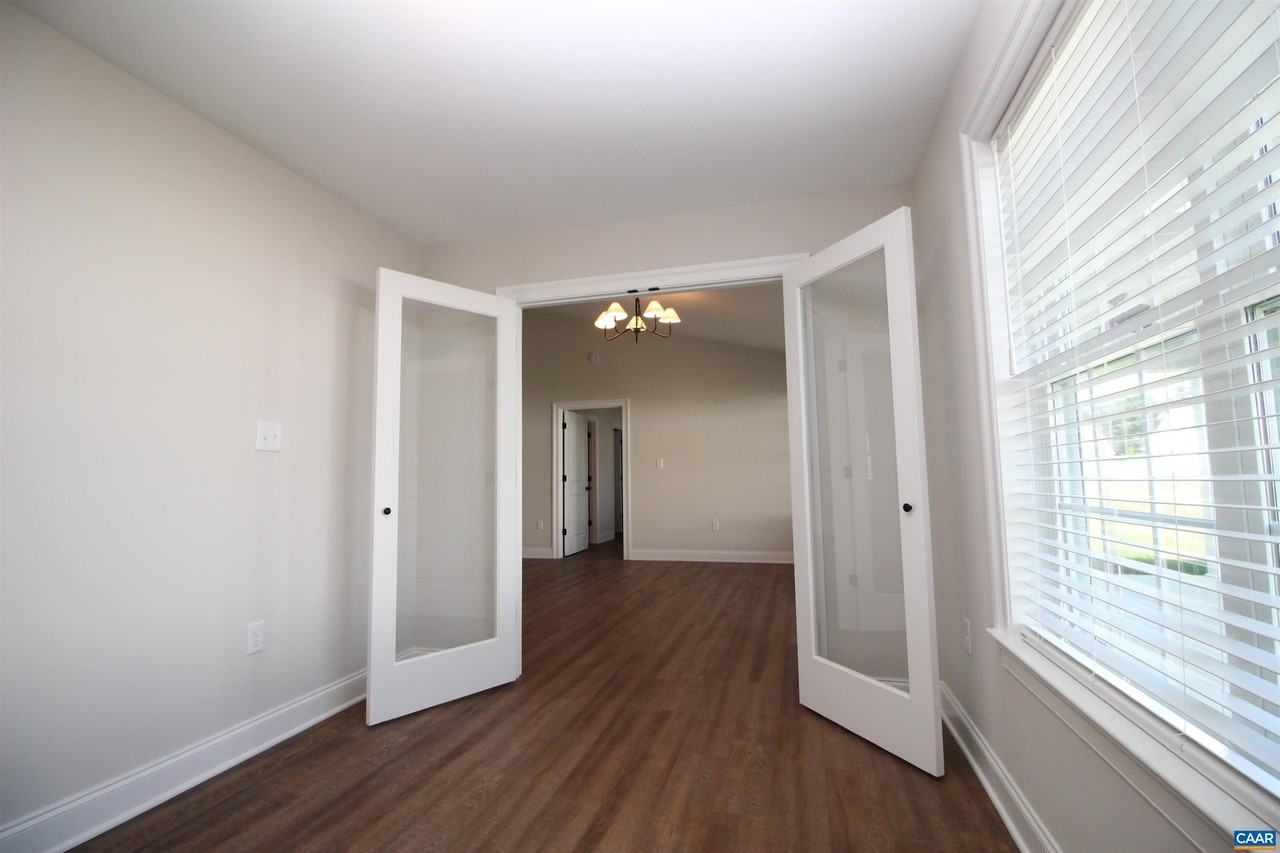 179 Langley Dr - Photo 5 of 15