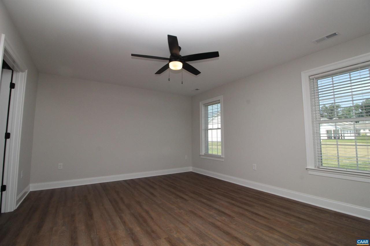 179 Langley Dr - Photo 6 of 15