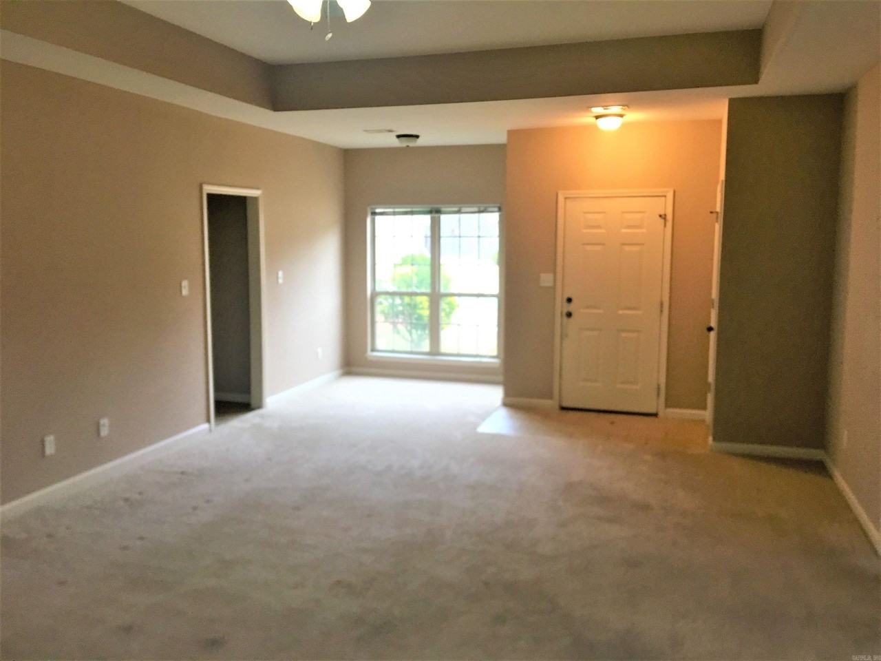 354 Meadow Creek Dr - Photo 7 of 18