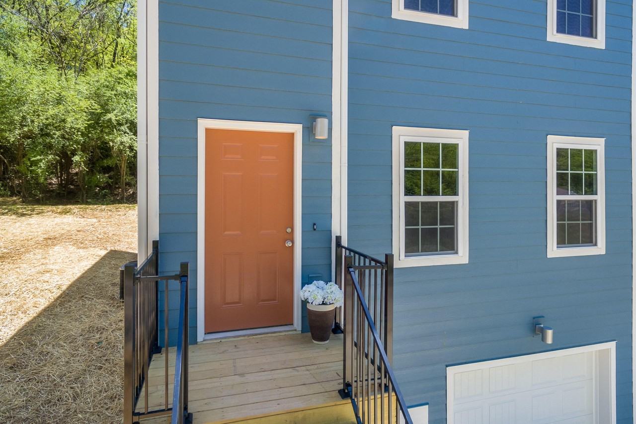 1070 E Elmwood Dr - Photo 3 of 23