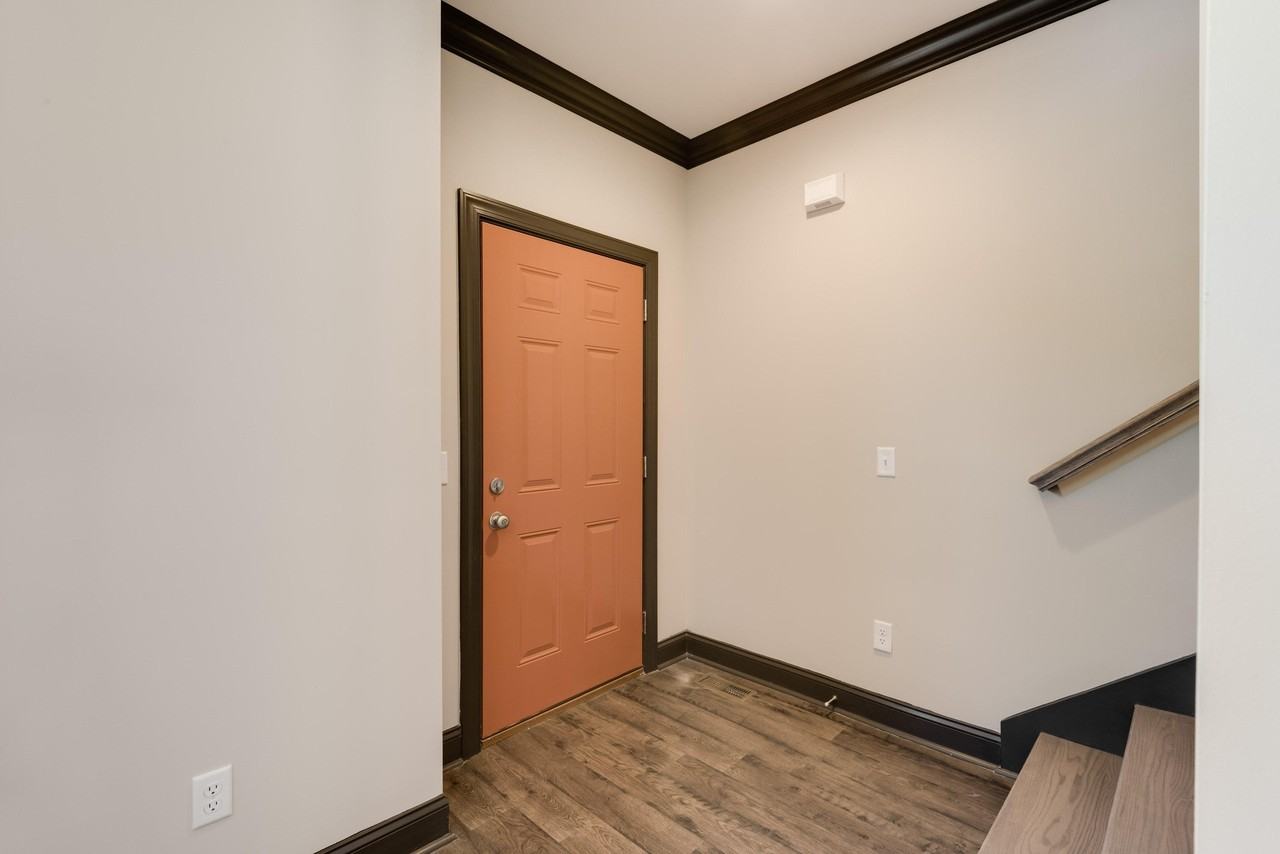 1070 E Elmwood Dr - Photo 7 of 23