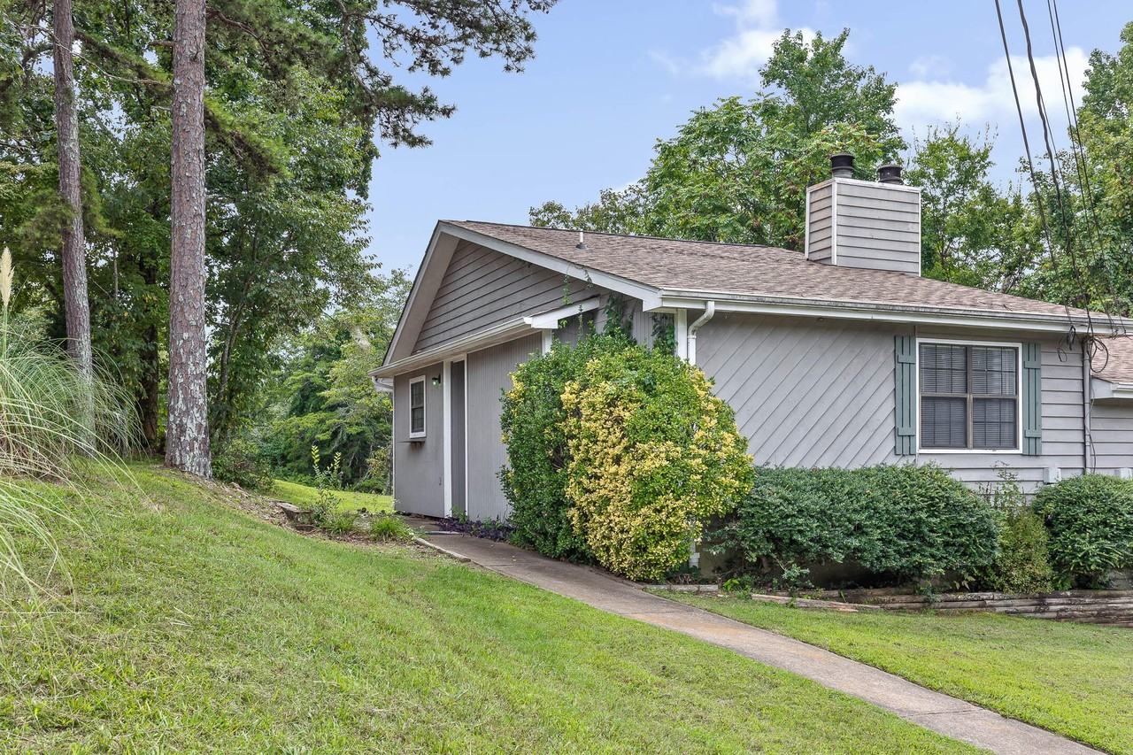 8856 Millard Lee Ln - Photo 2 of 25