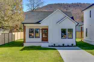 106 N Moss Ave - Photo 1 of 1