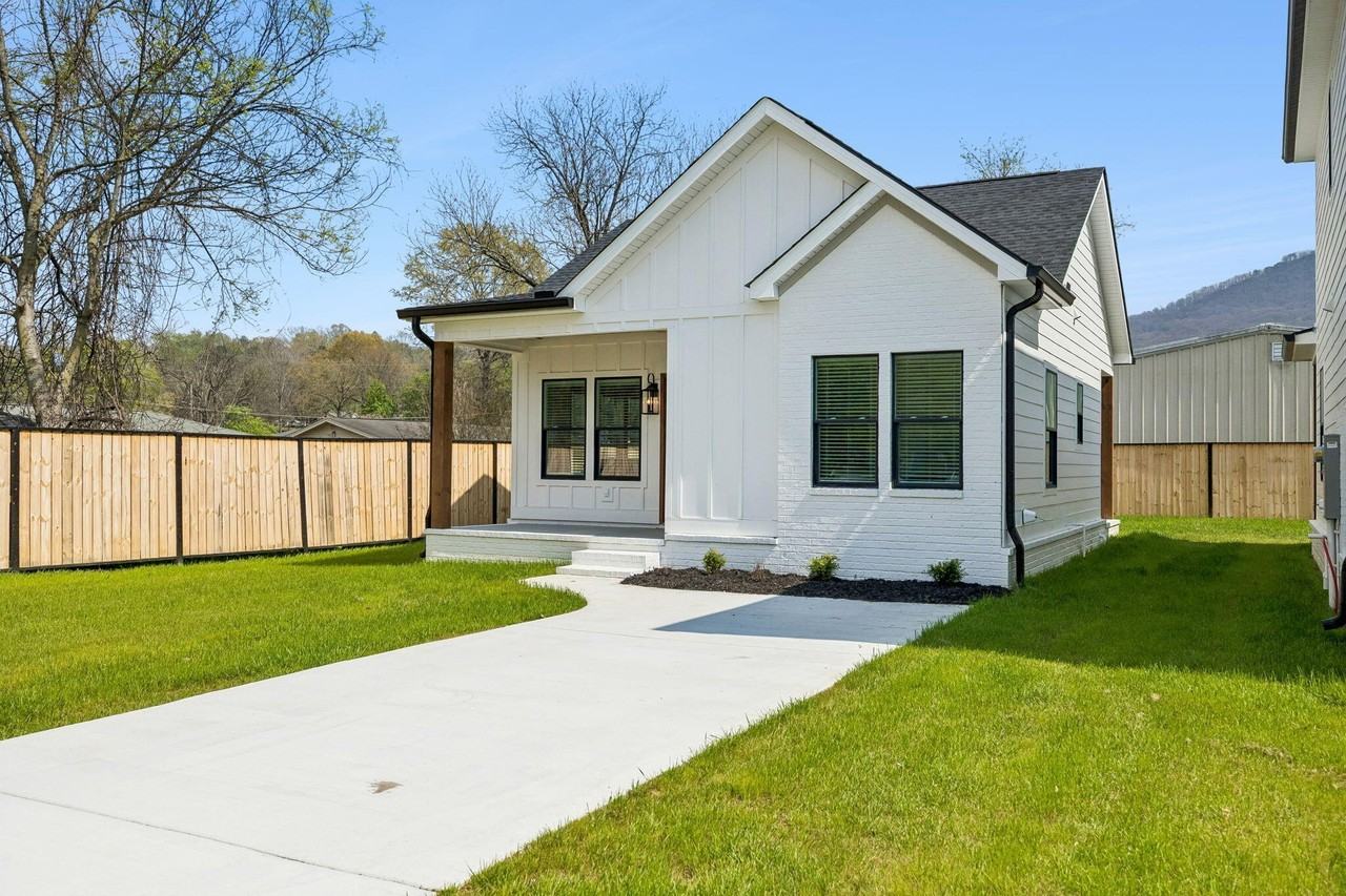 106 N Moss Ave - Photo 2 of 28