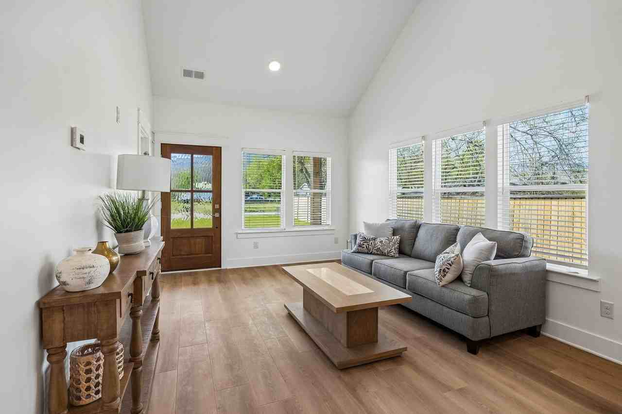 106 N Moss Ave - Photo 7 of 28