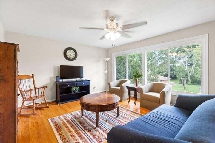 4732 Fairwood Ln - Photo 4 of 16