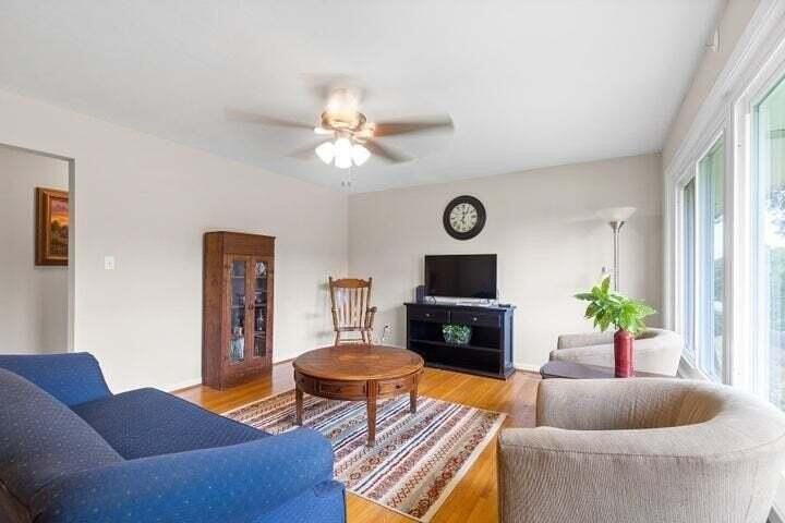 4732 Fairwood Ln - Photo 5 of 16