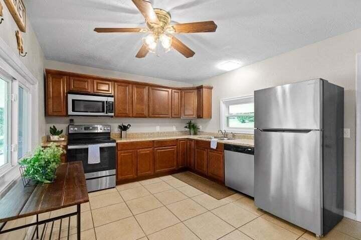 4732 Fairwood Ln - Photo 6 of 16