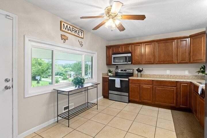 4732 Fairwood Ln - Photo 7 of 16