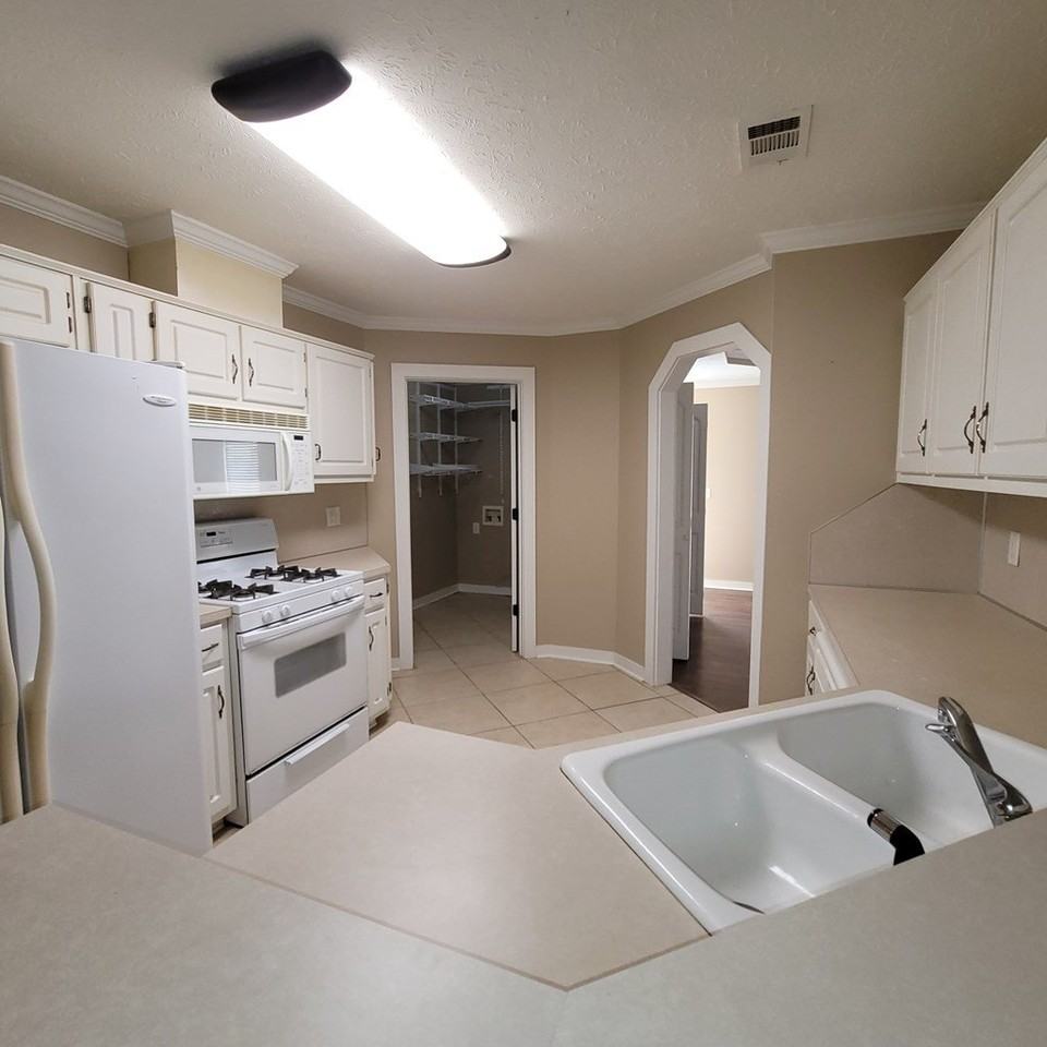 7108 Vinings Way - Photo 6 of 14