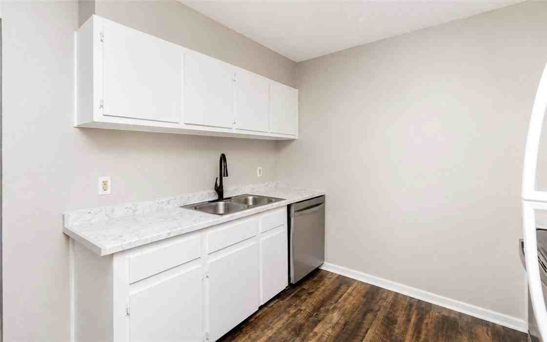 732 W Alice Ave #D - Photo 4 of 7