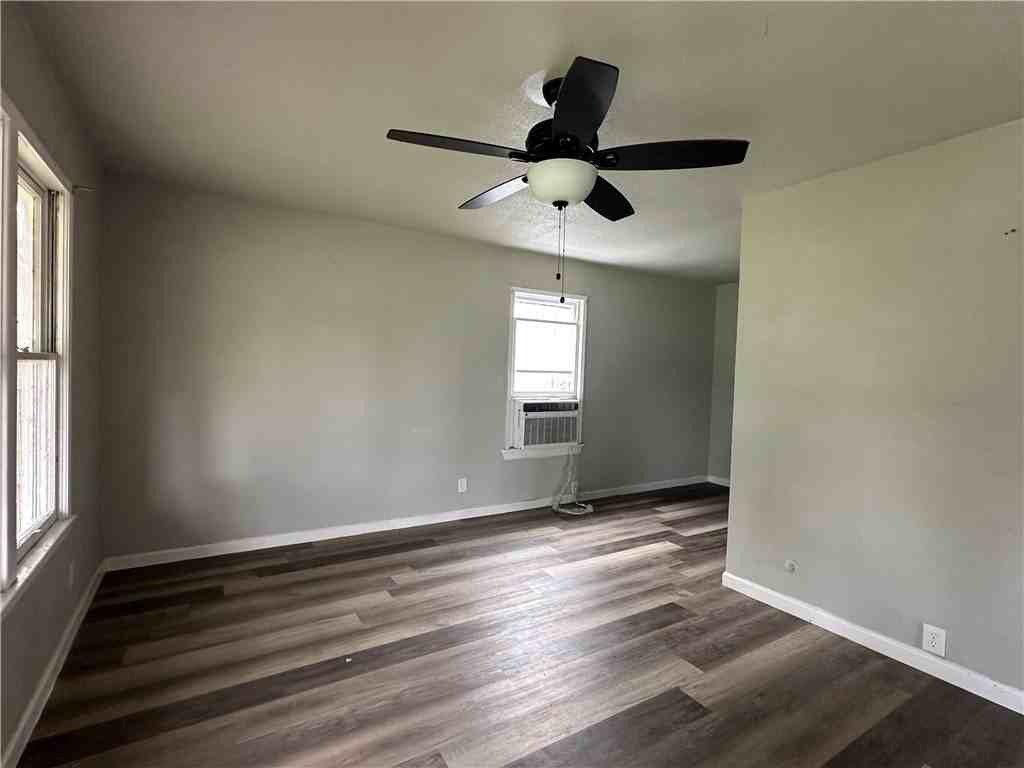 2122 Harvard St - Photo 3 of 7