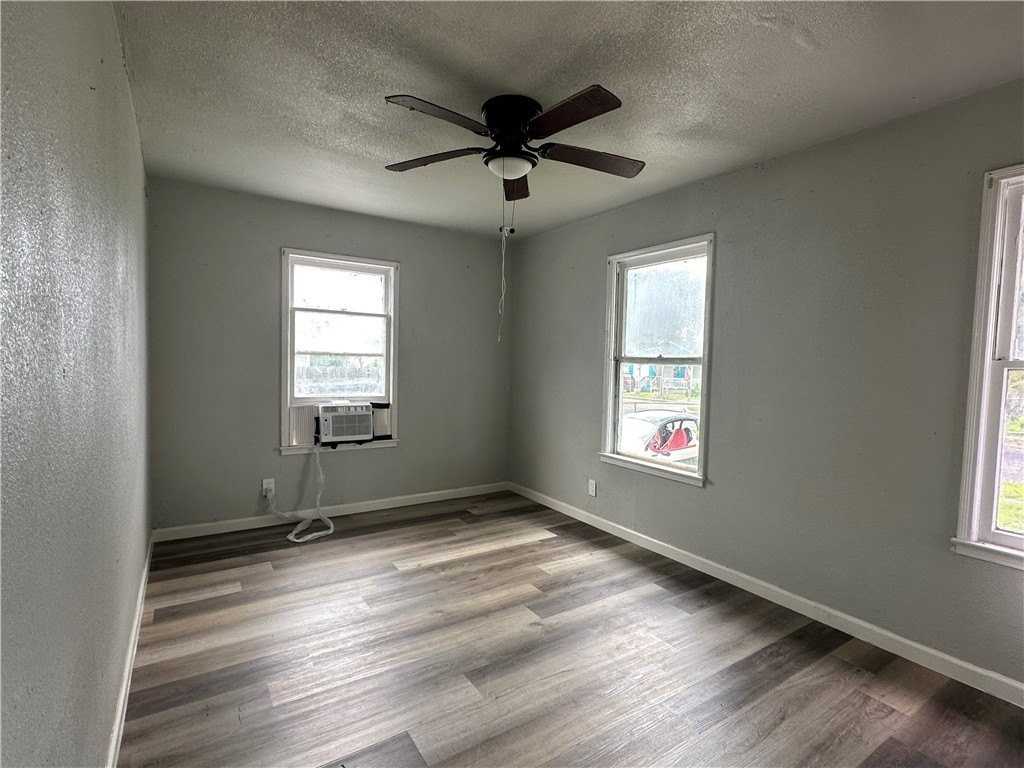 2122 Harvard St - Photo 5 of 7