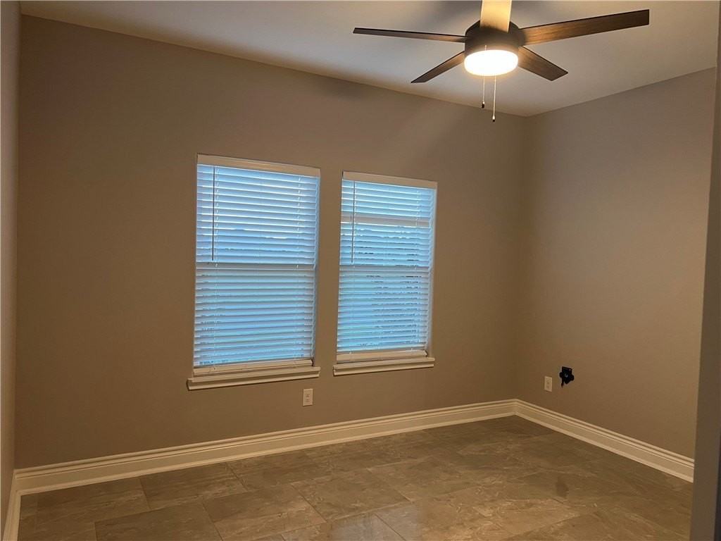 4006 Talbot Dr - Photo 5 of 31
