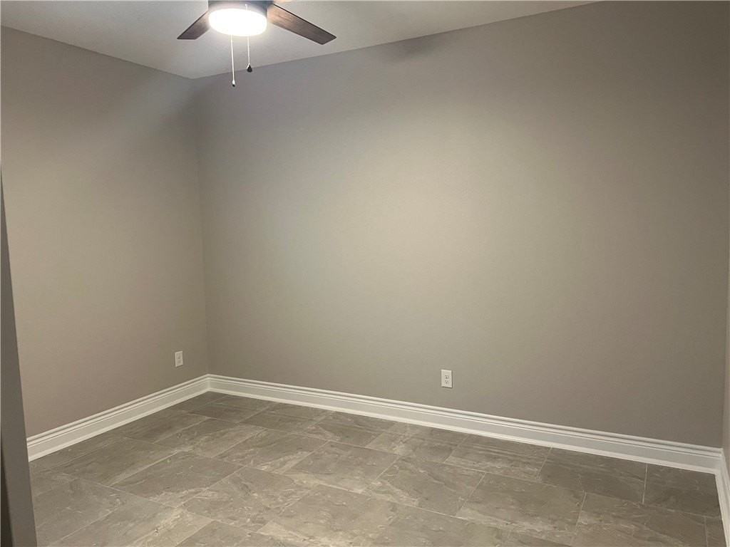 4006 Talbot Dr - Photo 7 of 31