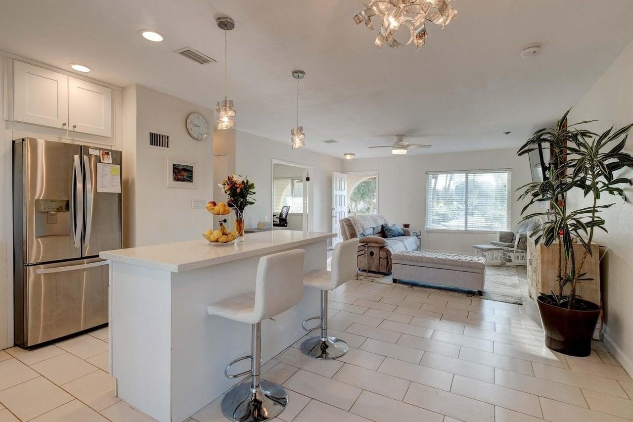 75240 Camello Ct N - Photo 4 of 32