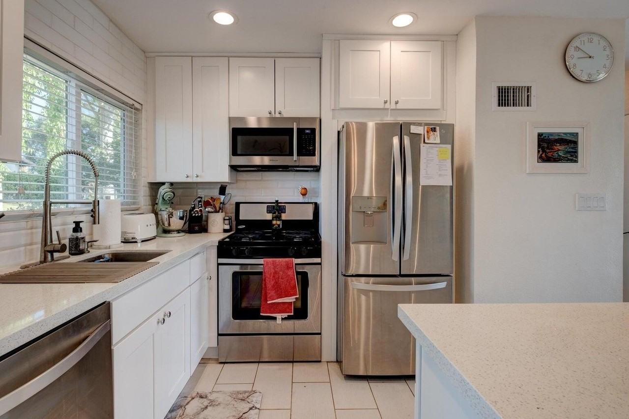 75240 Camello Ct N - Photo 5 of 32