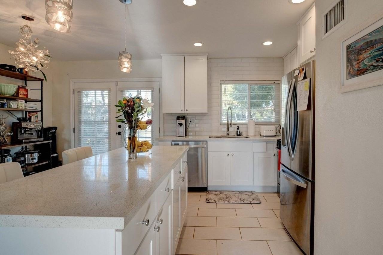 75240 Camello Ct N - Photo 6 of 32
