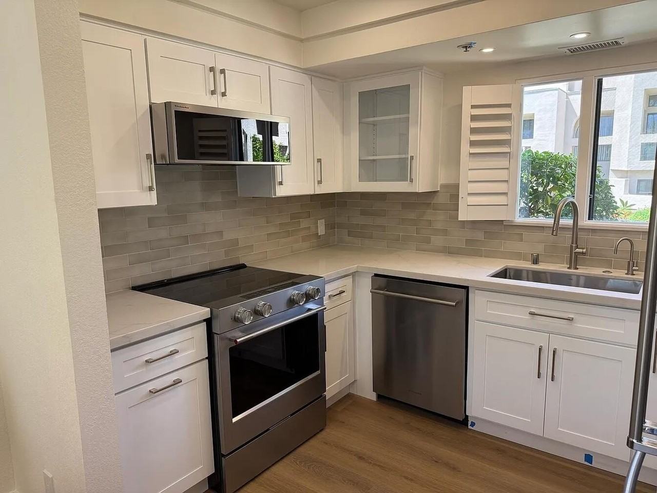 453 Village Sq E - Photo 2 of 17
