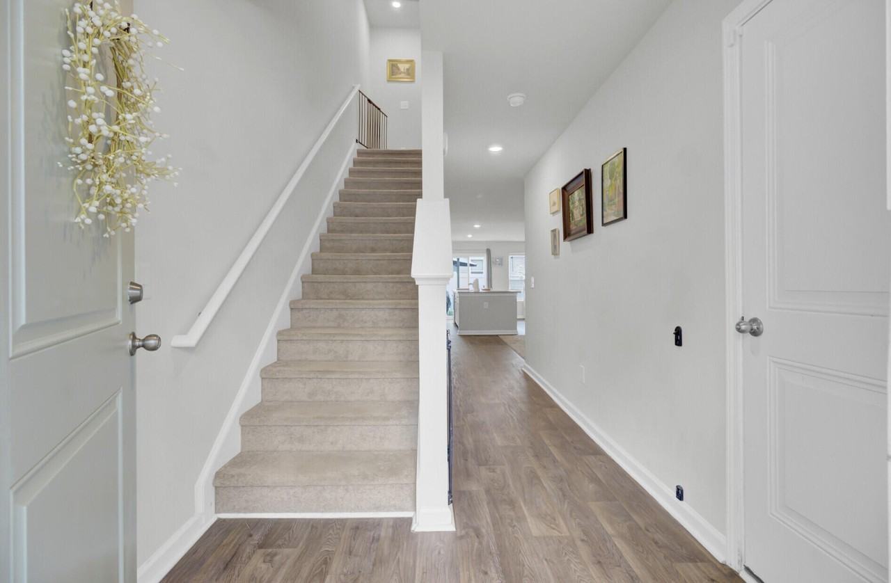 102 Rosefield Ct - Photo 4 of 41