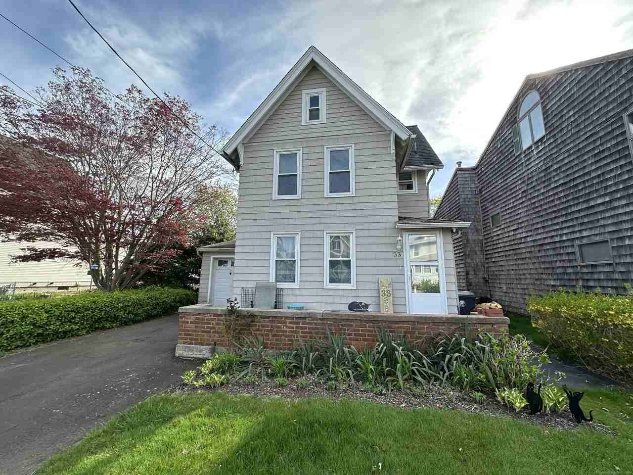 33 Sybil Ave - Photo 3 of 16