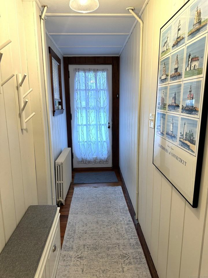 33 Sybil Ave - Photo 4 of 16
