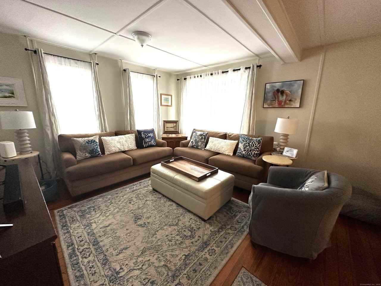 33 Sybil Ave - Photo 7 of 16