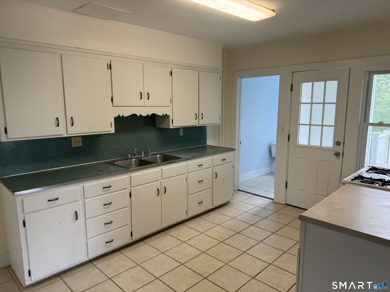 131 Eastern Dr - Photo 5 of 19