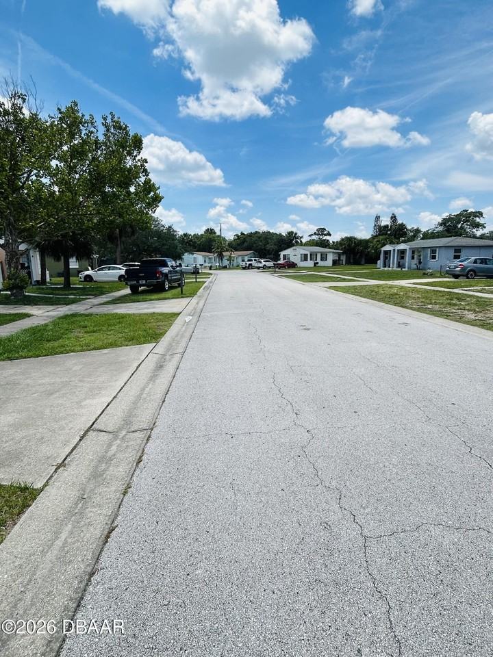 10 Byron Ellinor Dr #A - Photo 5 of 15
