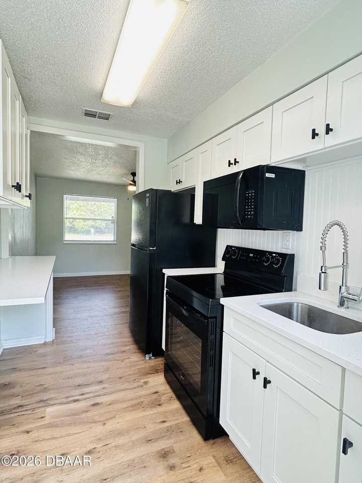 10 Byron Ellinor Dr #A - Photo 7 of 15