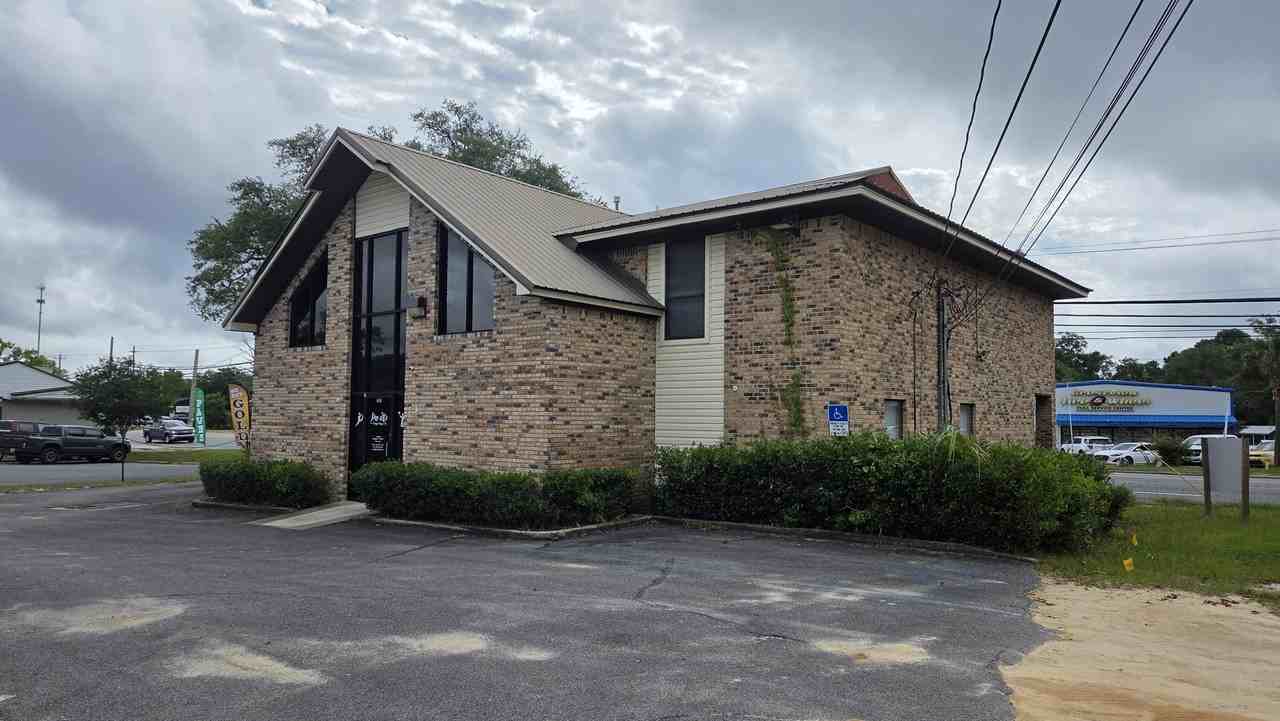 638 N Ferdon Blvd - Photo 4 of 12