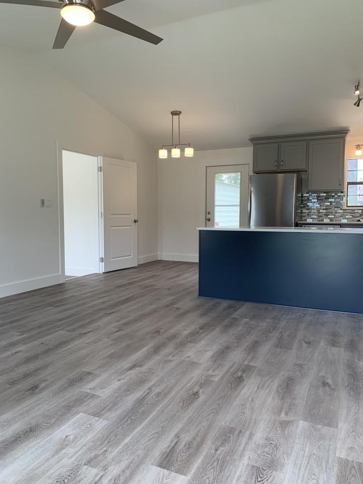 1425 Mixon Dr - Photo 2 of 16
