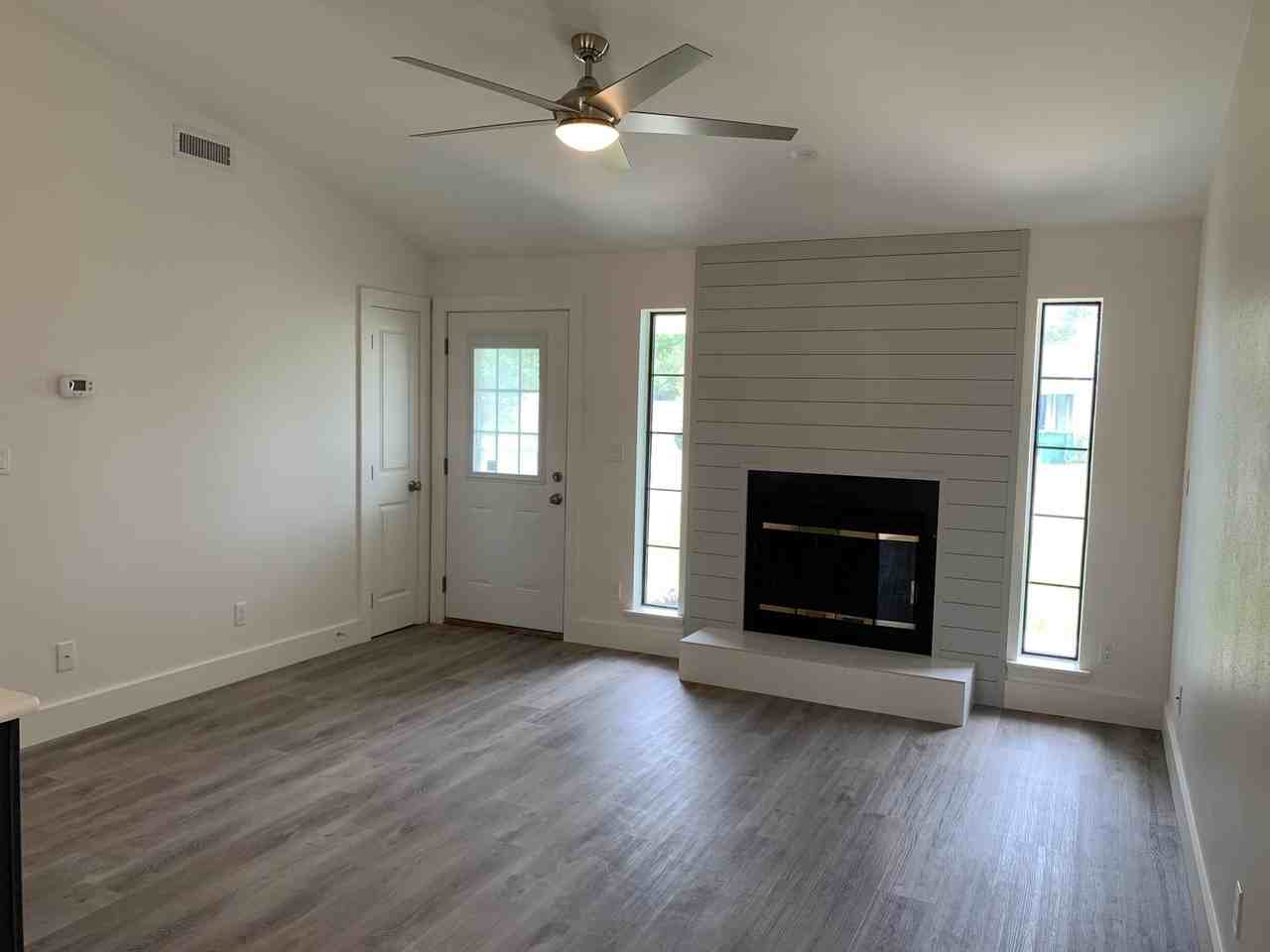 1425 Mixon Dr - Photo 3 of 16
