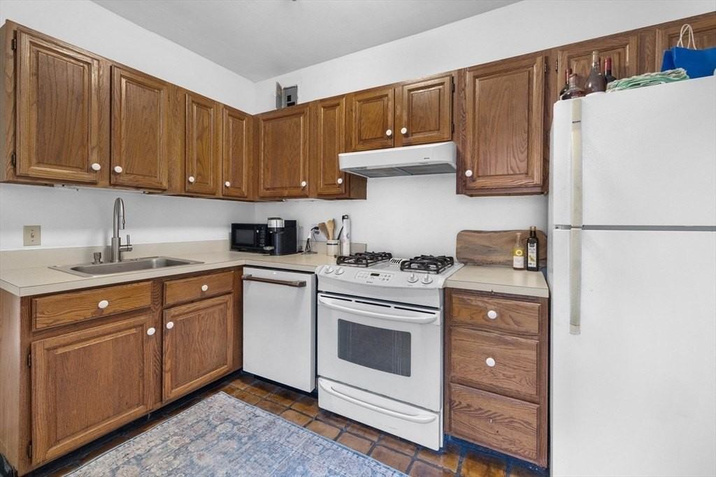 250 Commonwealth Ave - Photo 4 of 13