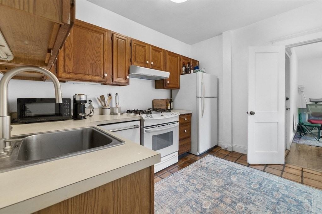 250 Commonwealth Ave - Photo 5 of 13