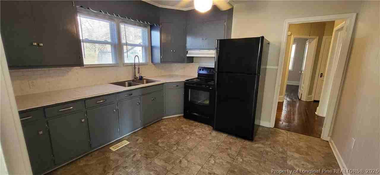 208 W 21st St - Photo 3 of 5