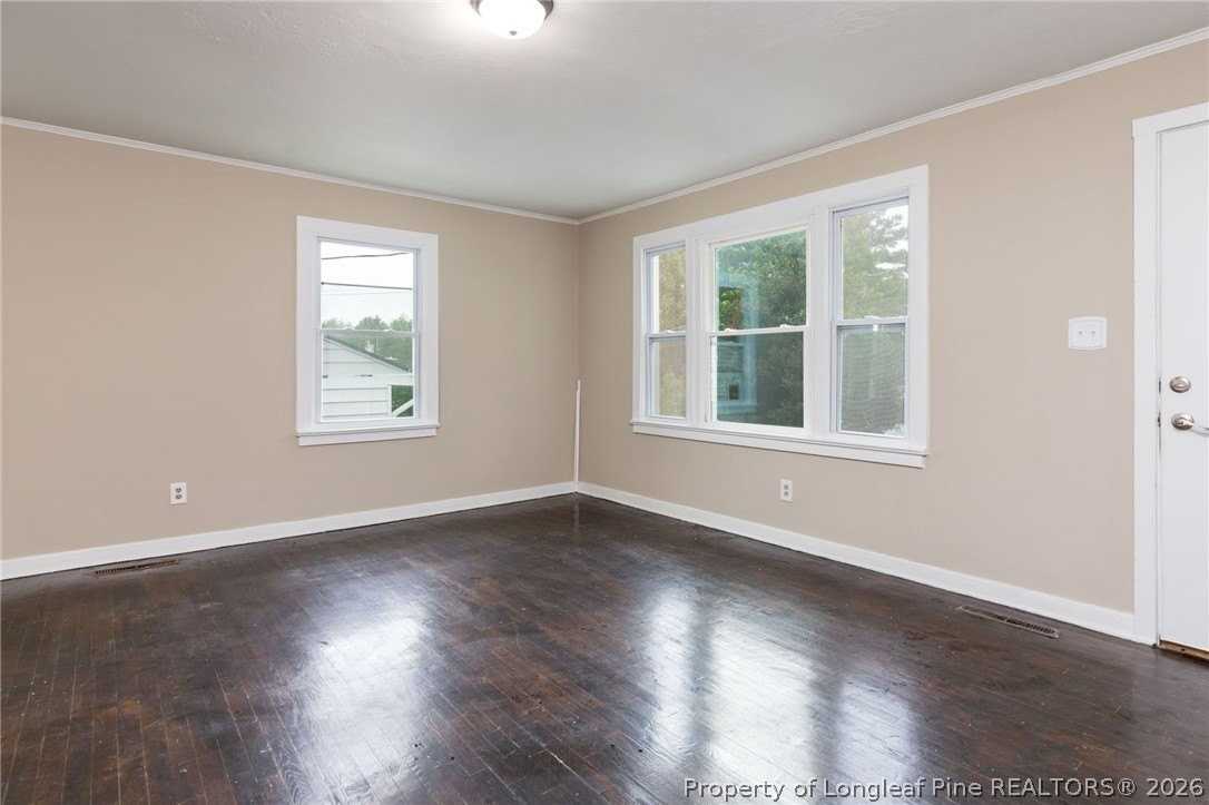 311 Stuart Ave - Photo 6 of 26