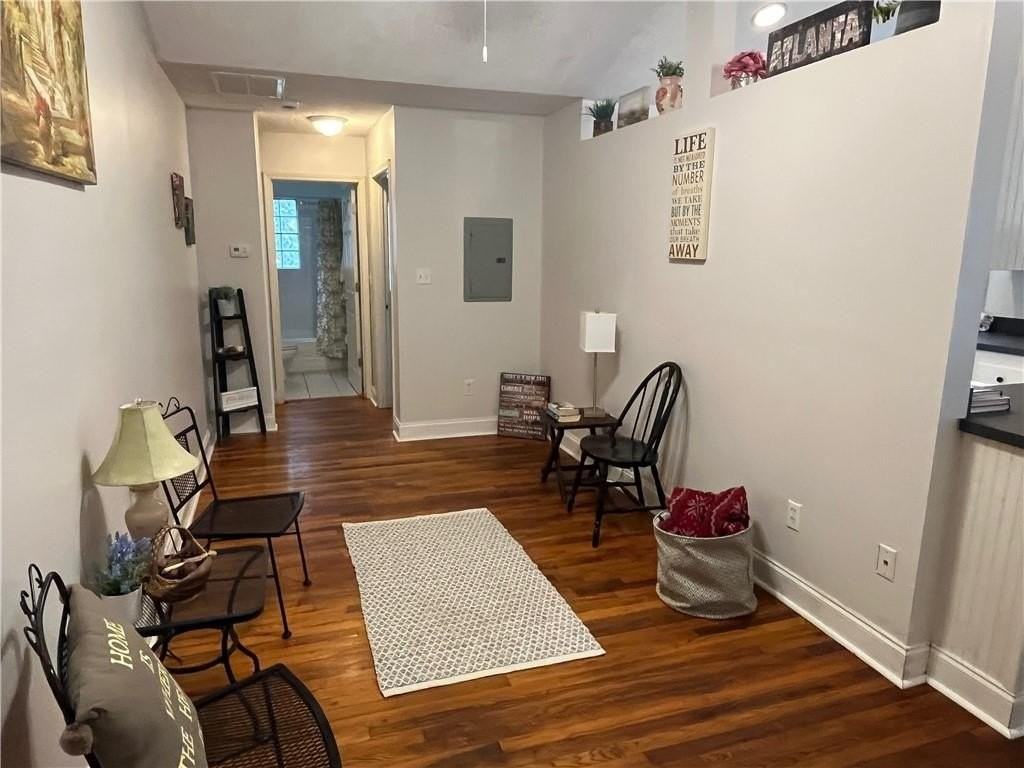 1115 Shelby Pl Se #B - Photo 6 of 34