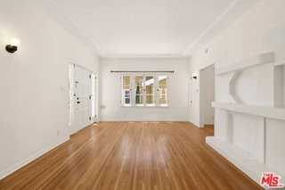 2011 N Beachwood Dr - Photo 2 of 8