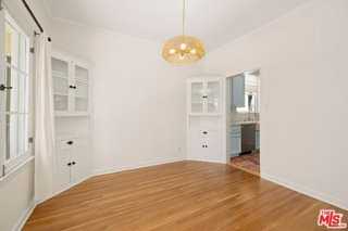 2011 N Beachwood Dr - Photo 3 of 8
