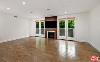 1304 Roxbury Dr #103 - Photo 4 of 8