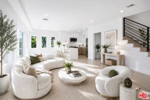 featured image of 2120 N Beachwood Dr
