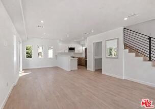 2120 N Beachwood Dr - Photo 7 of 8