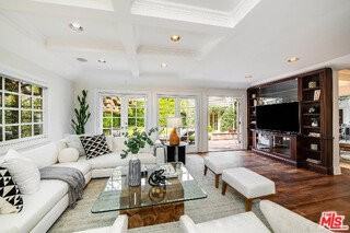 547 Loring Ave - Photo 3 of 8