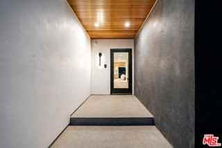 3621 Maplewood Ave - Photo 3 of 8