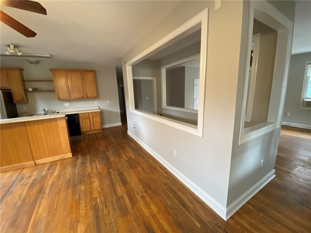 528 Rankin St Ne #B - Photo 3 of 9